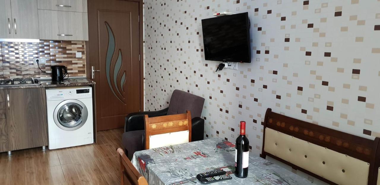 Apartment Rustaveli 59 Batoemi Buitenkant foto